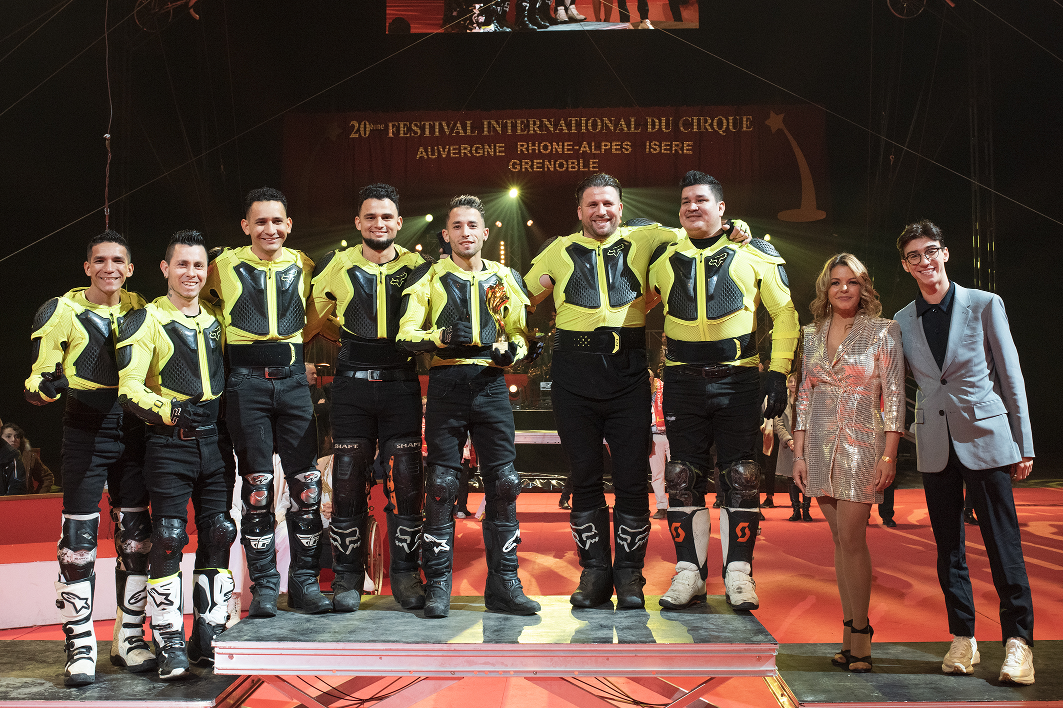 ETOILE DE BRONZE - PERES RIDERS / Moto dans le globe infernal à 7 personnes